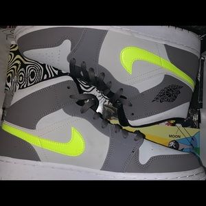 Nike Air Jordan Mid Gray Volt *Men’s Size 9.5*